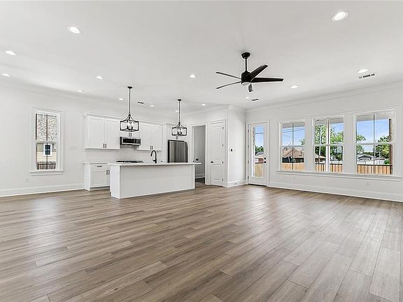 3rd image of 83 W Claiborne Sq