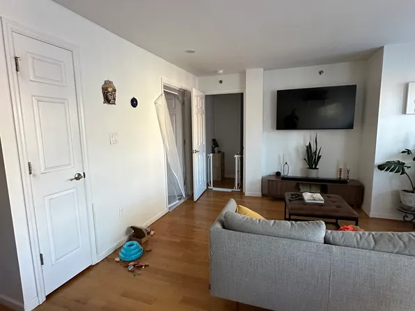 22-14 Astoria Boulevard image 10 of 14