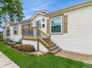 1067 Lakeview Rd, Elgin, IL 60123