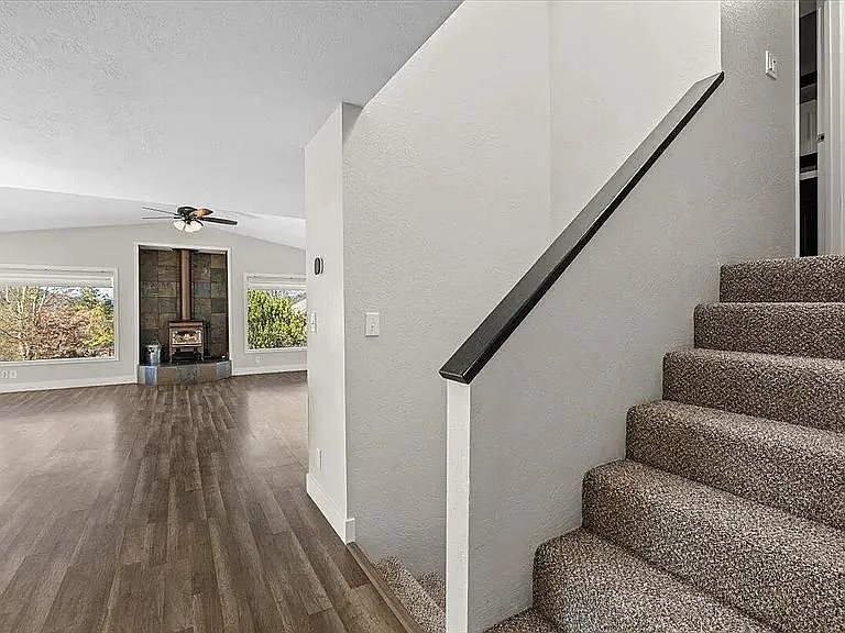 697 E Intervale Rd — Photo 15