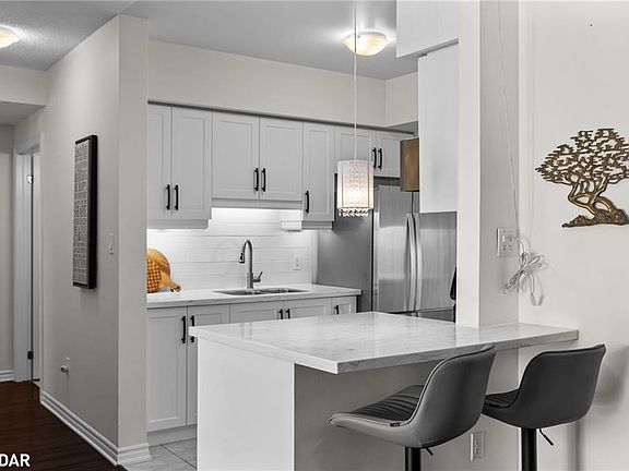 5th image of 39 Ferndale Dr S #405
