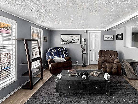 4th image of 43060 Frontenac Ave