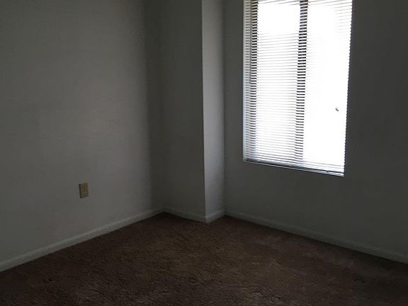 4th image of 1600 Park Cir APT 715