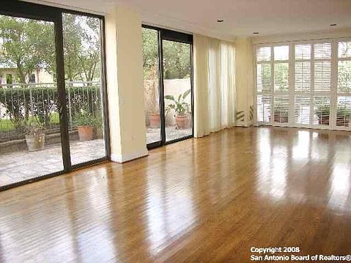 1st image of 4001 NEW BRAUNFELS AVE #102