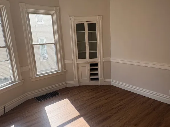 208 13th St APT 1, Watervliet, NY 12189