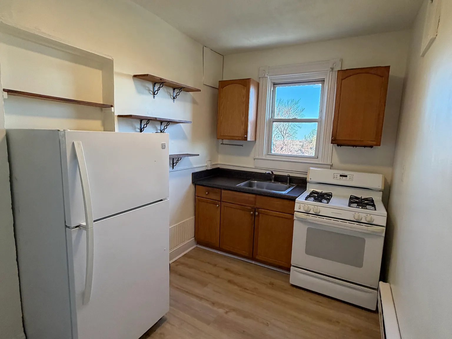 1 bed, 800 sqft, $1,250 — Photo 2