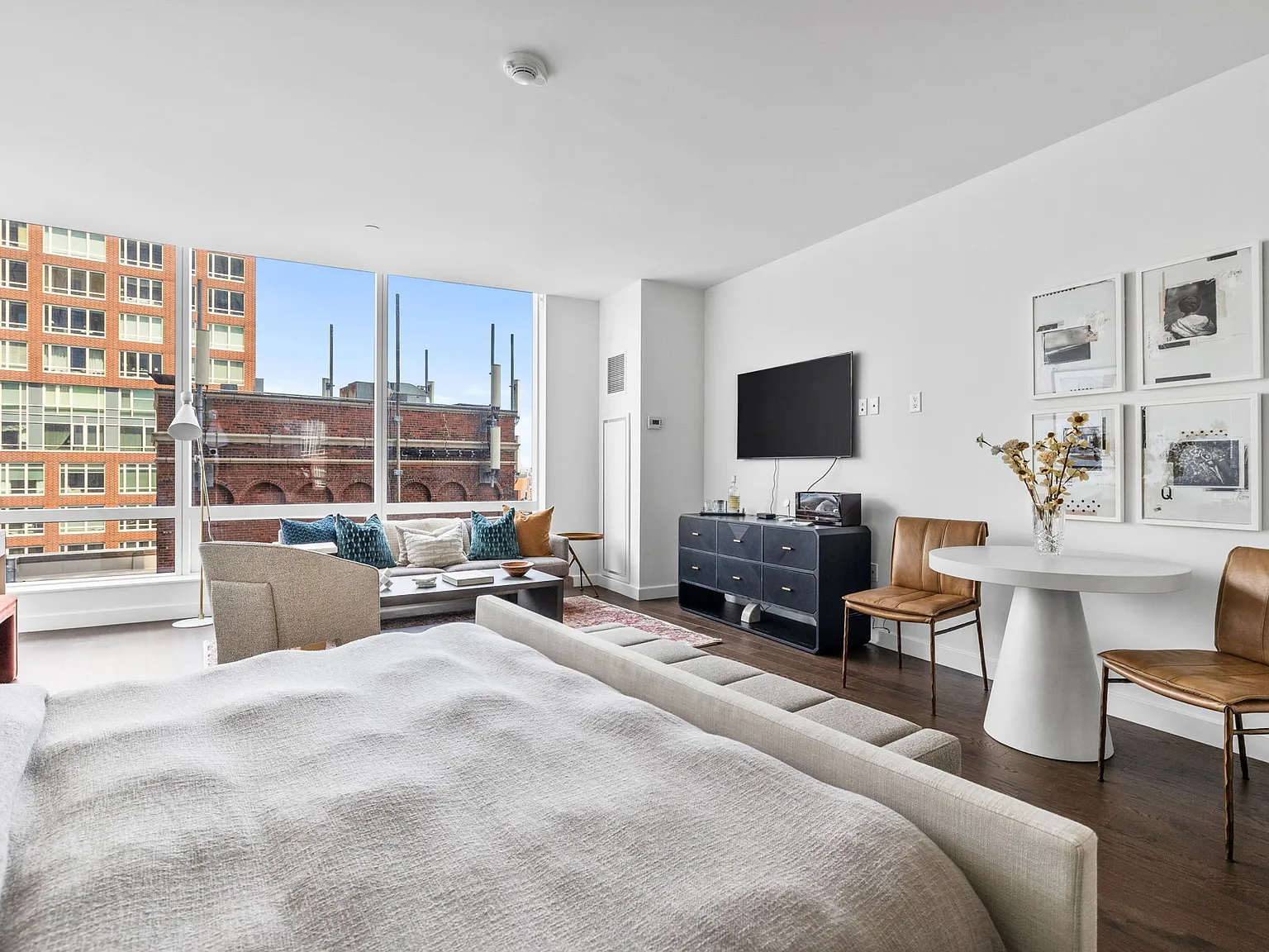 Studio, 1.0 bath, 579 sqft, $9,000 — Photo 2