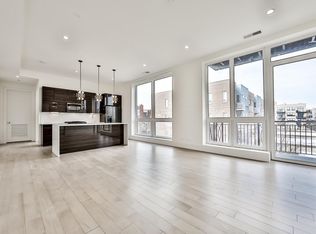 2355 W Wabansia Ave #202, Chicago, IL 60647