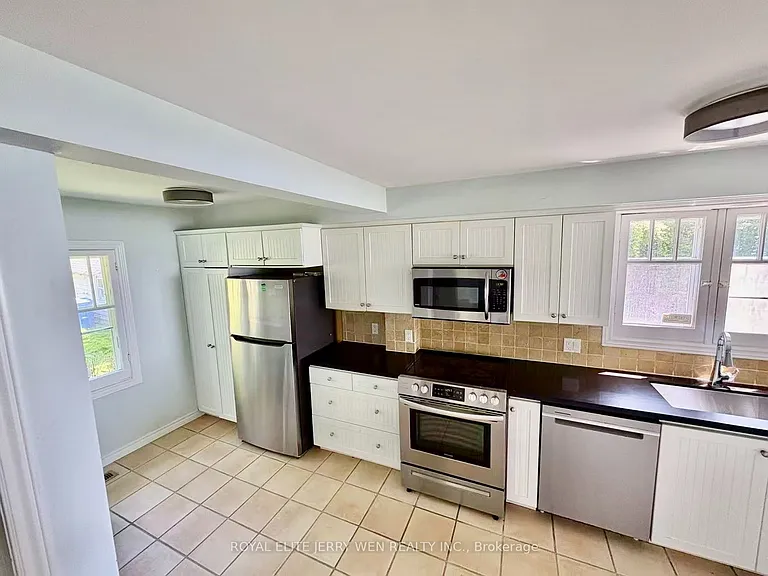 36 Metropolitan Cres — Photo 5