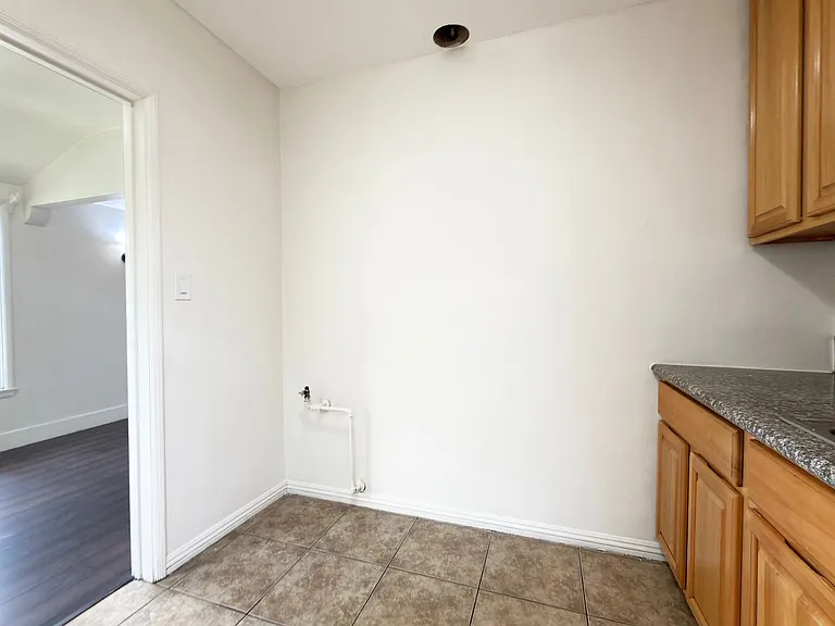 2021 Pine Ave — Photo 18