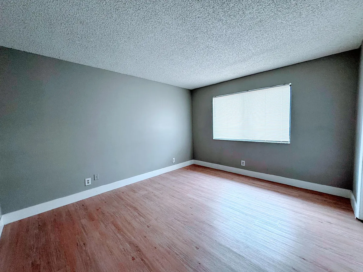 Building Photo - 193 Lakeview Dr #205