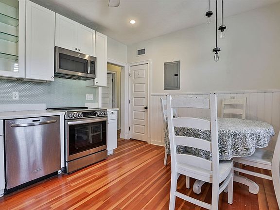 2nd image of 238 Poplar St #2