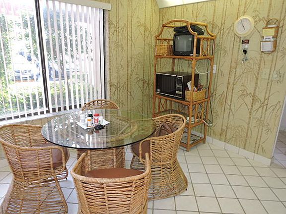 3rd image of 5645 Fairway Park Dr APT 103