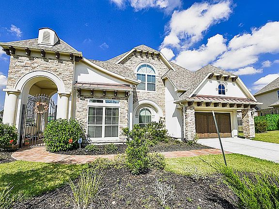 2nd image of 111 Birch Canoe Ct