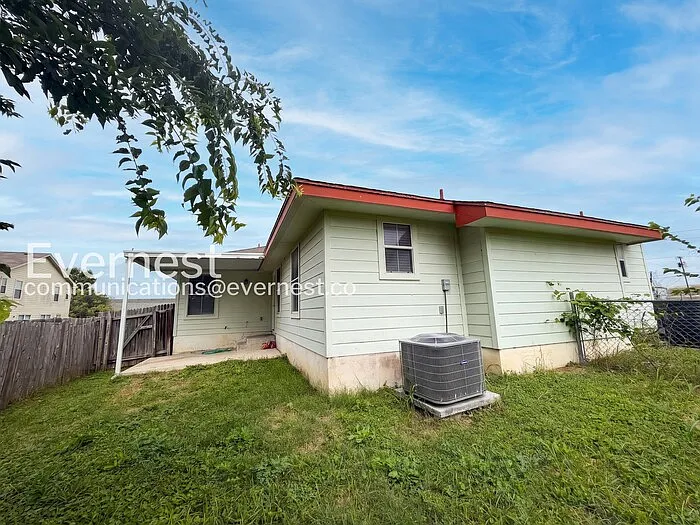 1011 Iola Dr — Photo 20
