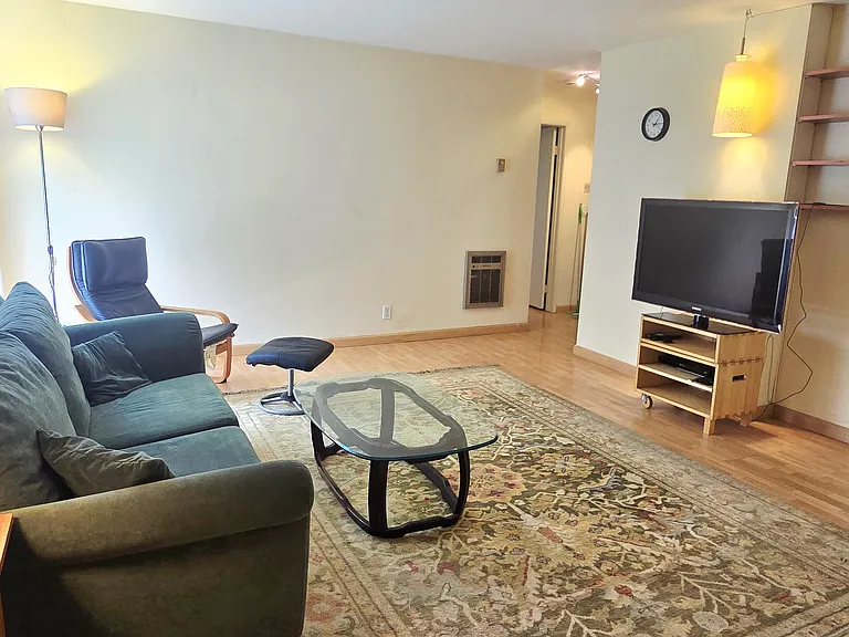 2700 Le Conte Ave #306 — Photo 5