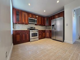 31-17 43rd St, Astoria, NY