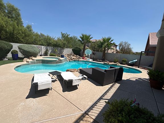 2nd image of 9562 Gondolier St