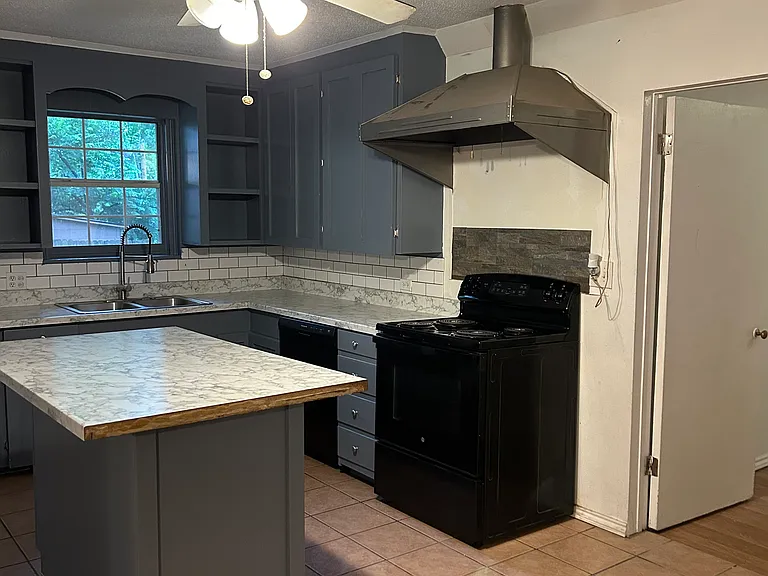 506 W 29th St — Photo 2