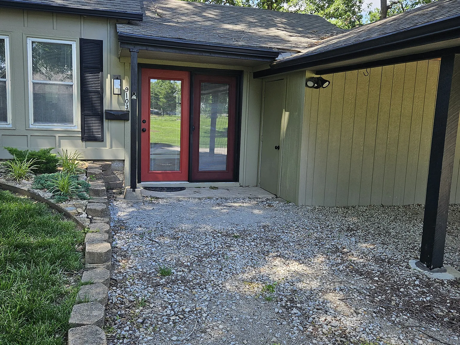 9103 Noland Rd — Photo 2