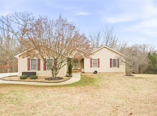 207 Dodgins Ln, Seneca, SC 29672