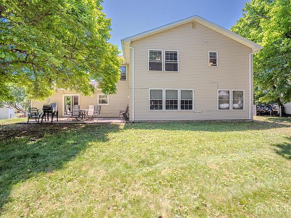 4th image of 16 Neptune Ct