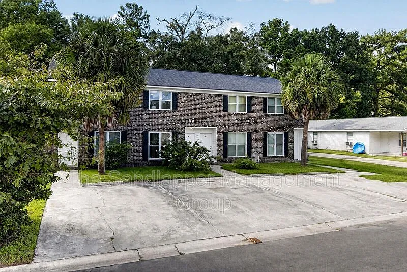 2 bed, 1.5 bath, 1000 sqft, $1,575 — Photo 3