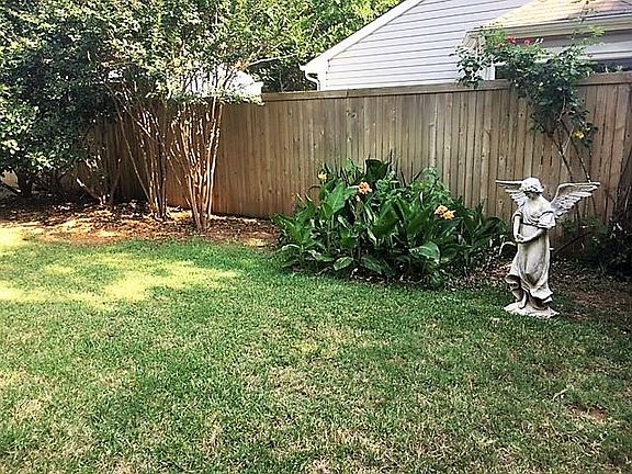 3rd image of 604 Winter Wood Dr