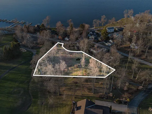 4874 Knoll Ct, Watervliet, MI 49098