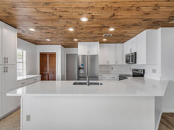 2nd image of 1870 QUEEN PALM DRIVE