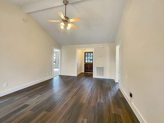 4th image of 1901 Roscoe Dr