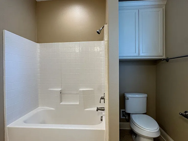 9100 Shadow Oak Dr — Photo 21