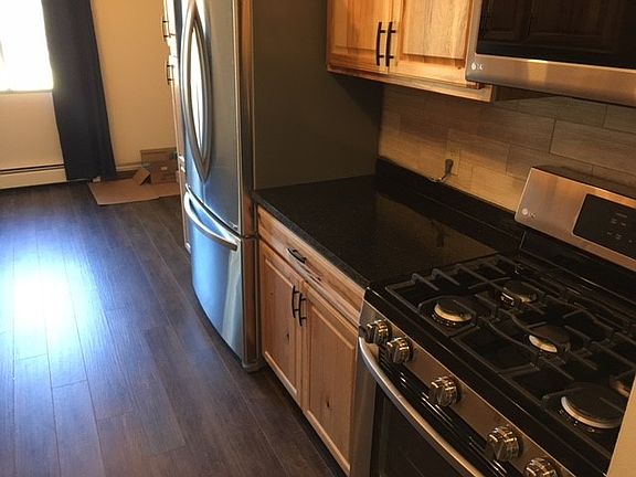4101 Kitchen facing dining_11082017