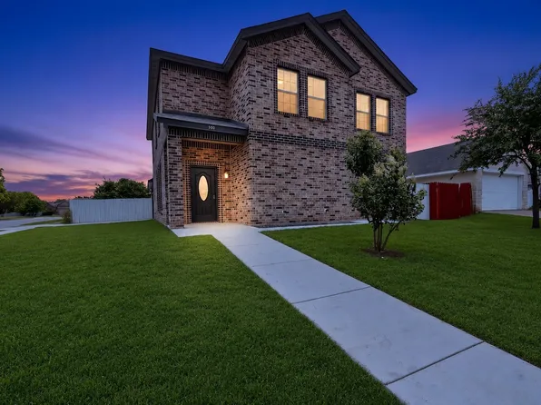 800 Oak Creek Dr, Hutchins, TX 75141