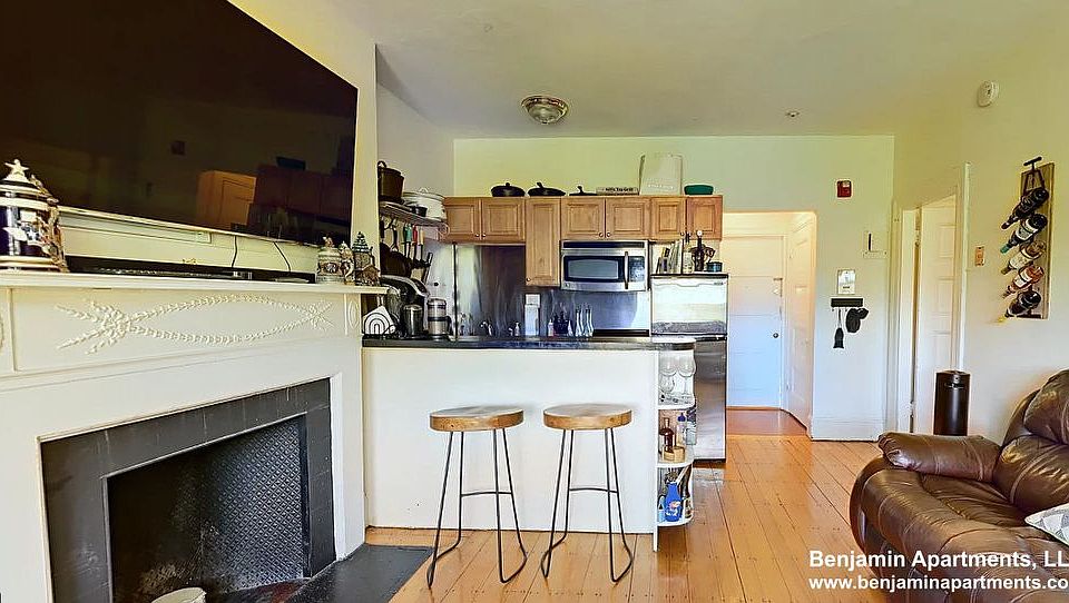 2nd image of 1065-1070 Beacon St #8R