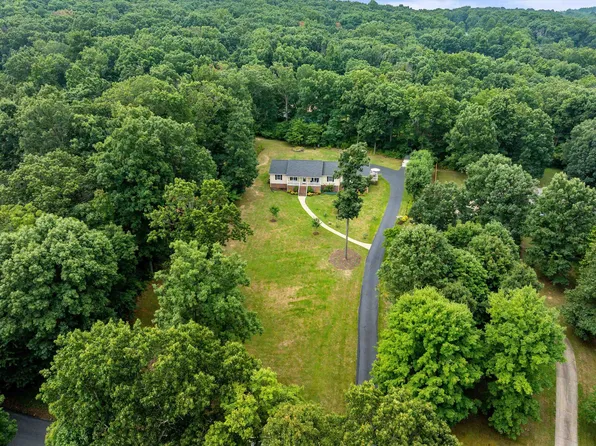 31 Folly Mills Station Rd, Staunton, VA 24401