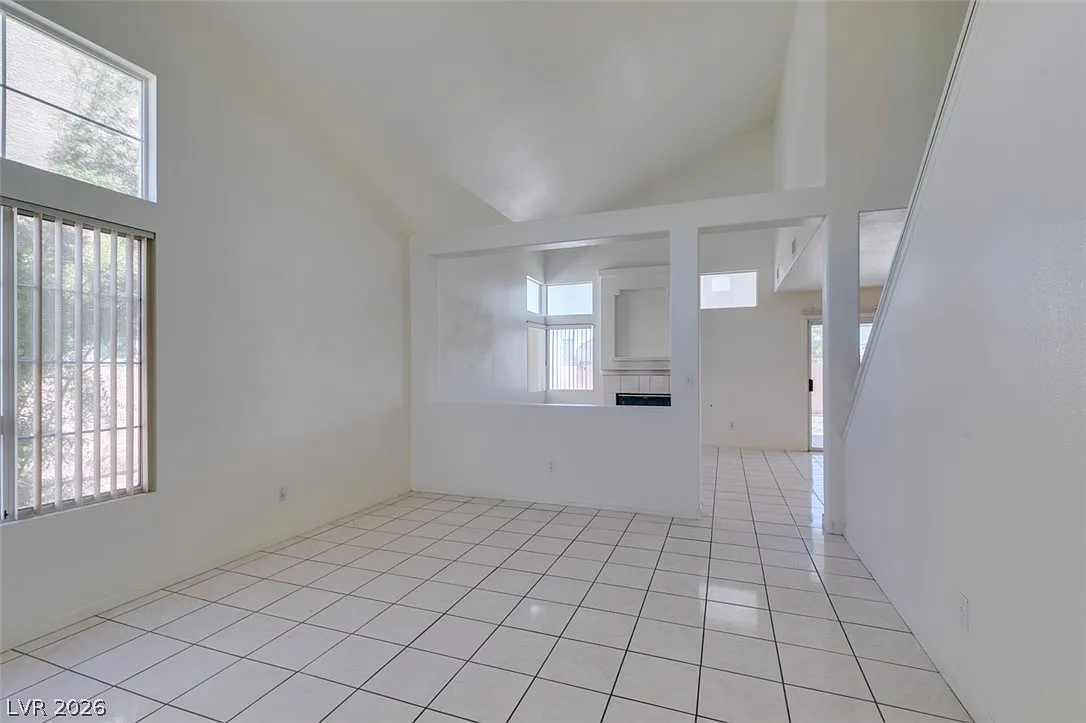 4 bed, 3.0 bath, 1663 sqft, $2,095 — Photo 3