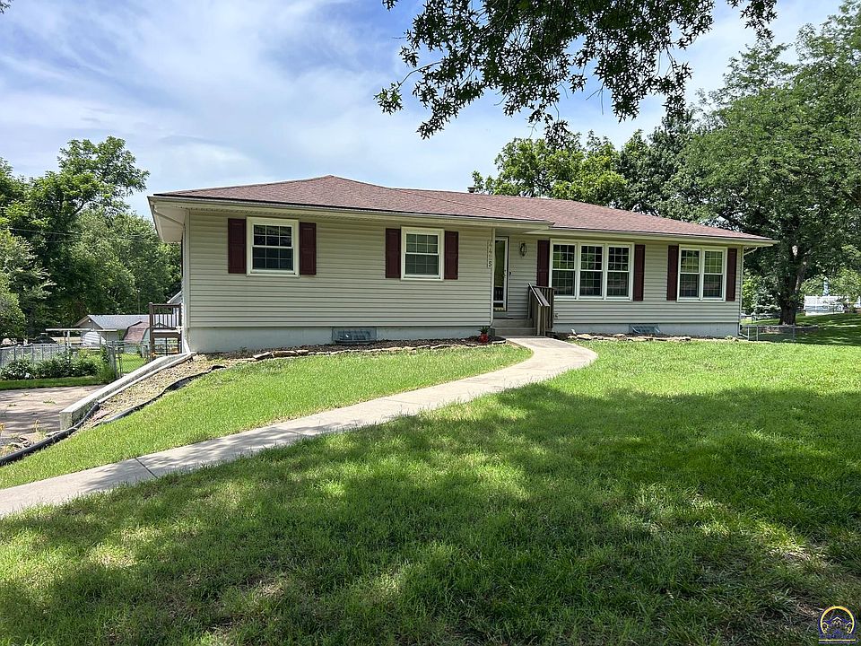 1st image of 4425 NW Lookout Ct