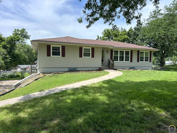 4425 NW Lookout Ct, Topeka, KS 66618