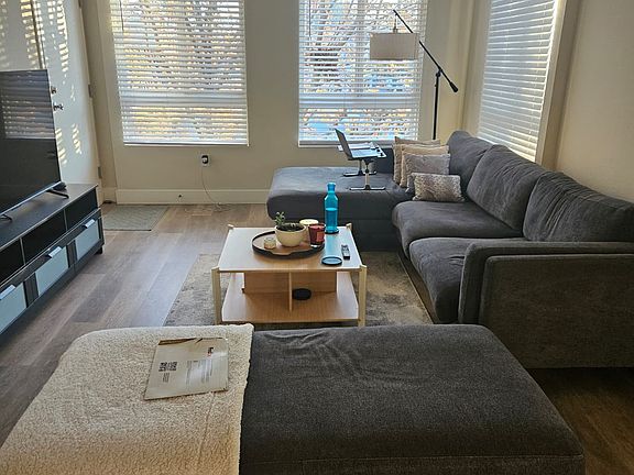 4th image of 1-295 W Evelyn Ave