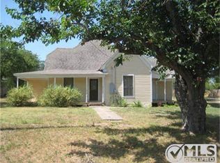 402 E Crossmain St, Milford, TX 76670
