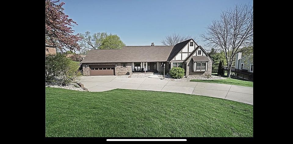 1st image of 127 E Concord Dr