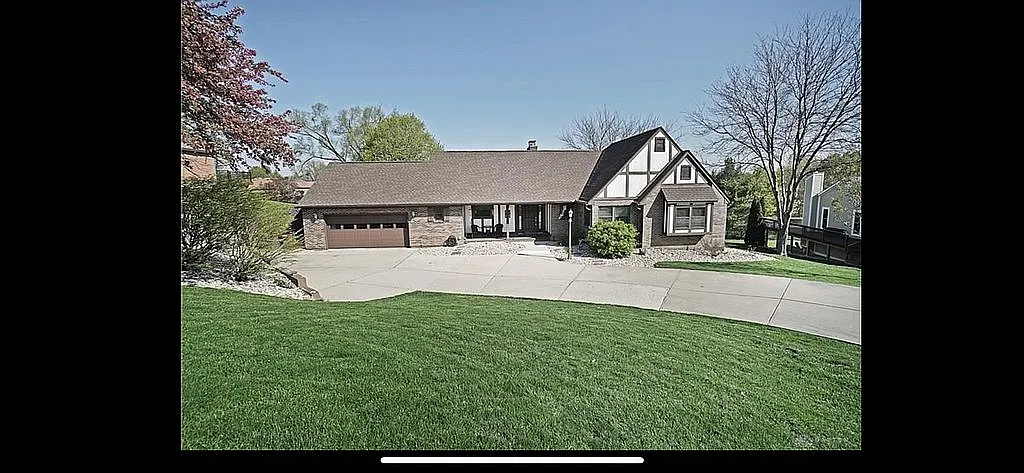 127 E Concord Dr photo 1