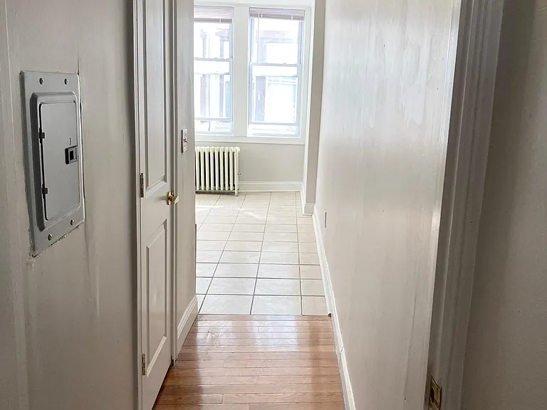 7011 Hudson Ave #7C — Photo 4