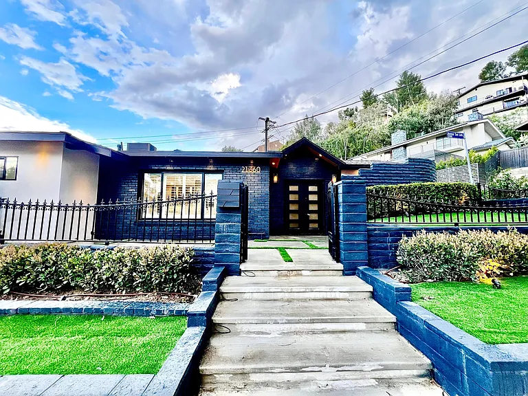 21360 Avenue San Luis — Photo 37