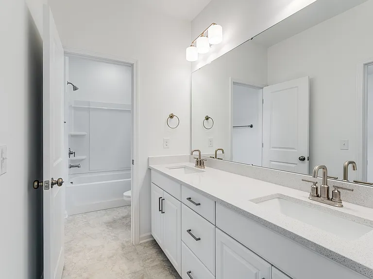 136 Glenn Dr — Photo 22