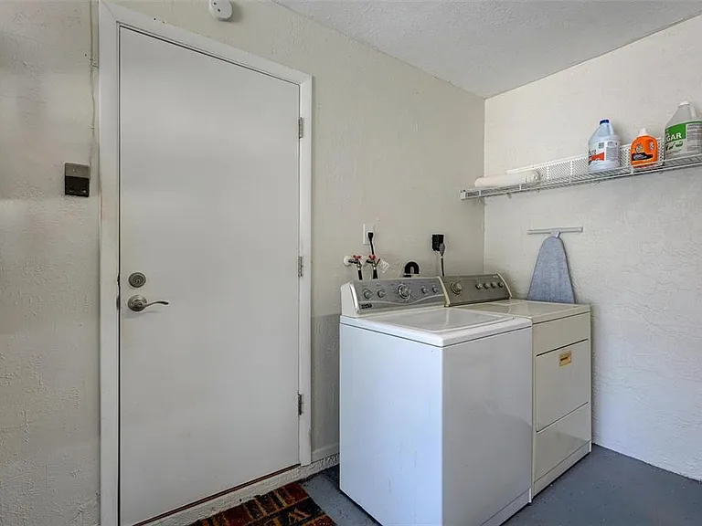 504 7th St SE — Photo 21