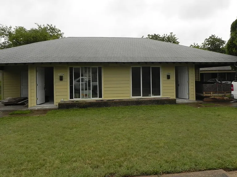 1304 Middleton St — Photo 1