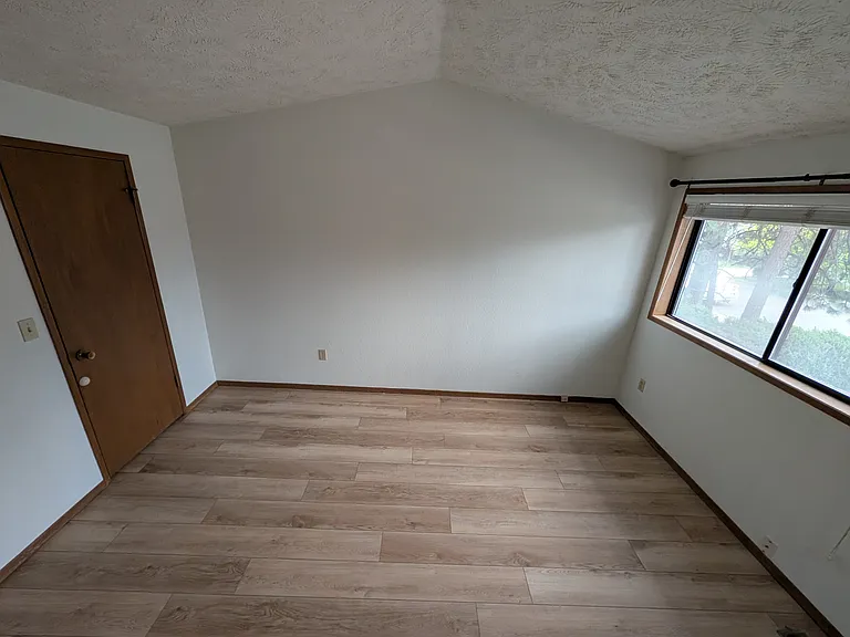 8610 N Valerie St — Photo 18
