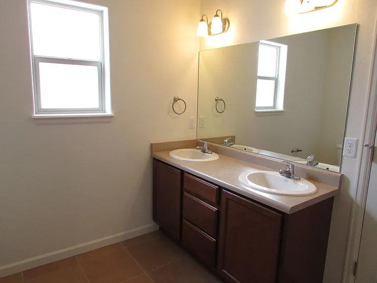 2456 Hannah Ln — Photo 10